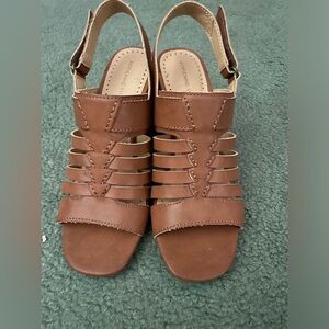 NWT Adrienne Vittadini Sandals